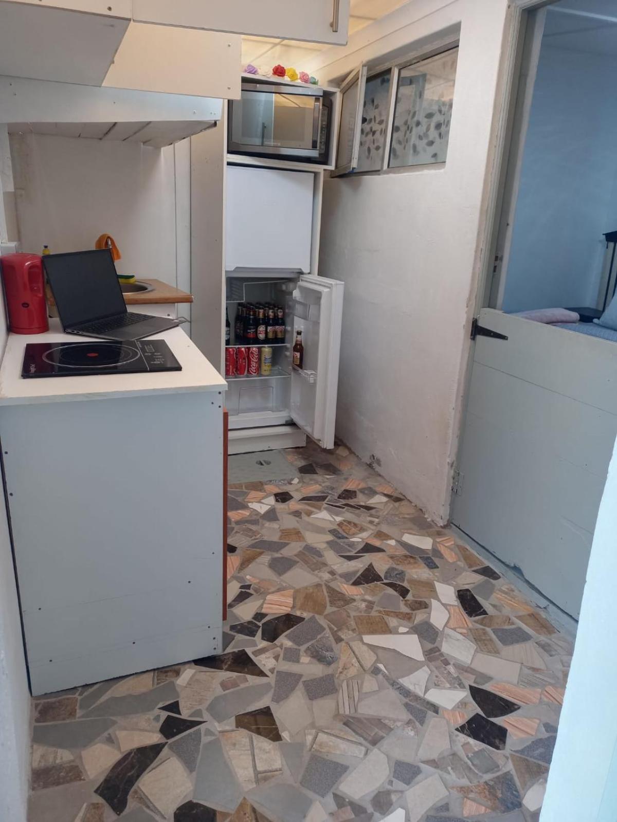 One Bedroom Apartment *